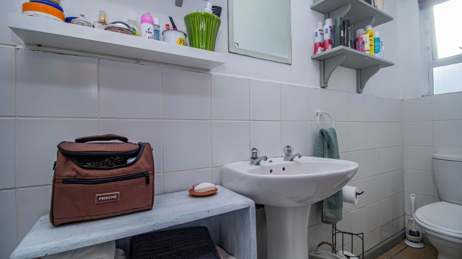 5 Bedroom Property for Sale in Fraaiuitsig Western Cape